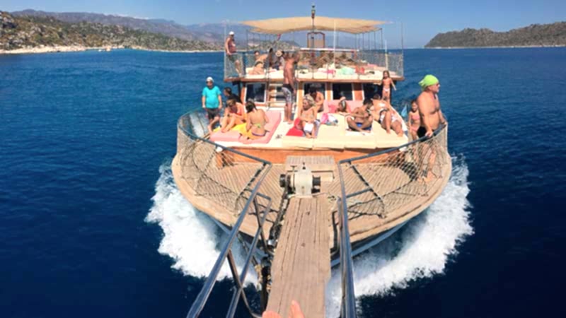 Discover the Unique Beauties of the Mediterranean: An Unforgettable Boat Tour with Kordon Boat Tour